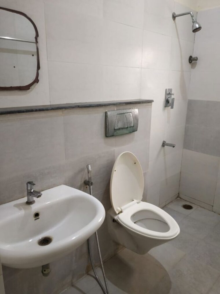 Bathroom, indus-cityscapes-anantya 2 Bedroom 1500 Sq.Ft. Apartment In Navallur Chennai 10502206
