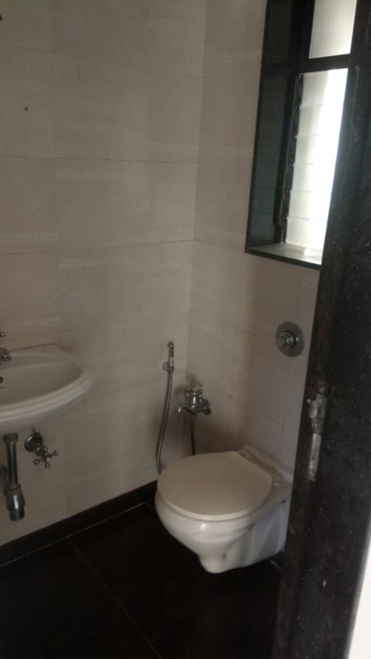 Bathroom, midcity-chakravati-chs 1 Bedroom 450 Sq.Ft. Apartment In Andheri East Mumbai 10502230