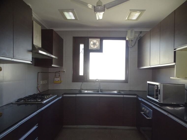 Kitchen, anand niketan 4 Bedroom 400 Sq.Yd. Builder Floor In Anand Niketan Delhi 10502235