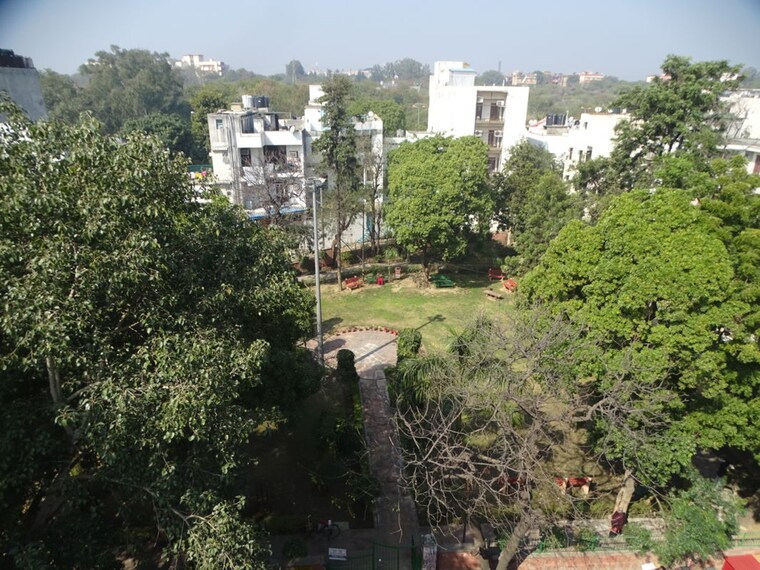 Garden, anand niketan 4 Bedroom 400 Sq.Yd. Builder Floor In Anand Niketan Delhi 10502235