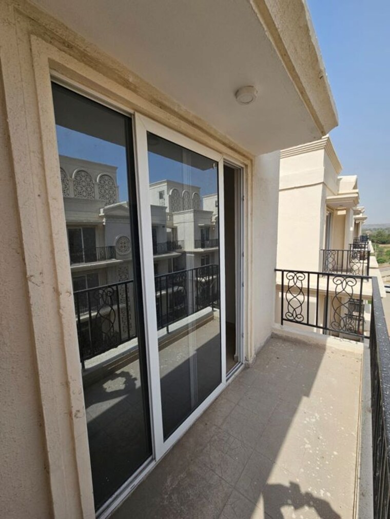 Balcony, signature-global-park-4-and-5 3 Bedroom 1120 Sq.Ft. Apartment In Sohna Sector 36 Gurgaon 10502241