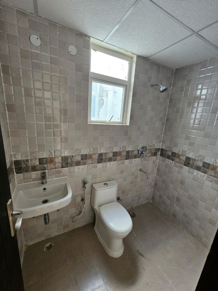 Bathroom, signature-global-park-4-and-5 3 Bedroom 1120 Sq.Ft. Apartment In Sohna Sector 36 Gurgaon 10502241