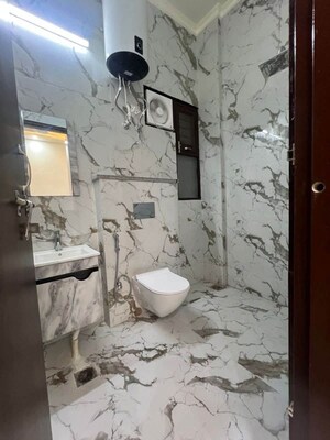 Bathroom in 3 BHK Apartment at Paramount Emotions, Sector 1 Greater Noida – for Rent