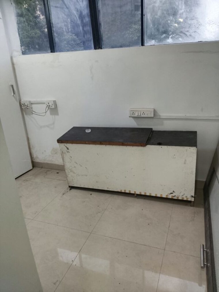 Bathroom, naupada Commercial Office Space 650 Sq.Ft. In Naupada Thane 10502256