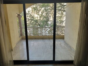 Room in 3 BHK Apartment at Navrangpura – for Rent