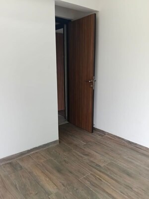 Room in 2 BHK Apartment at The Baya Central, Lower Parel – for Rent