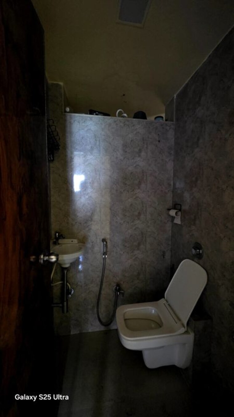 Bathroom, anand nagar 2 Bedroom 1015 Sq.Ft. Apartment In Anand Nagar Thane 10502285
