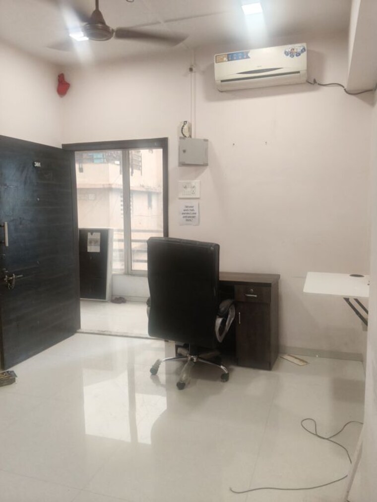 Living Room, naupada Commercial Office Space 260 Sq.Ft. In Naupada Thane 10502289