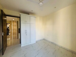 Room in 3 BHK Builder Floor at Sushant Lok I – for Rent