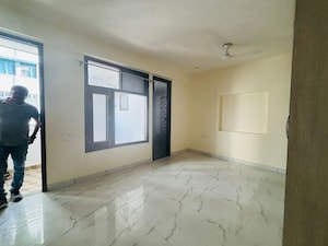 Room in 3 BHK Builder Floor at Sushant Lok I – for Rent