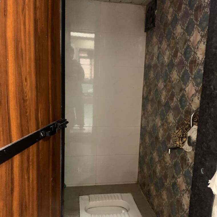 Bathroom, shree-mangirish-chs 1 Bedroom 452 Sq.Ft. Apartment In Shimpoli Mumbai 10502399