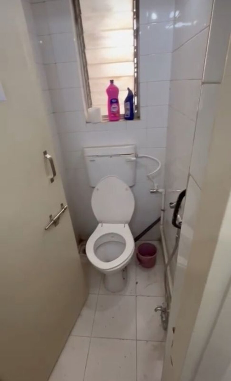 Bathroom, aamod-apartment Commercial Office Space 600 Sq.Ft. In Shivajinagar Pune 10502551