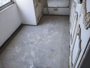 Room in  Apartment at Ahmedabad Cantonment – for Sale