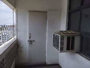 Room in  Apartment at Ahmedabad Cantonment – for Sale