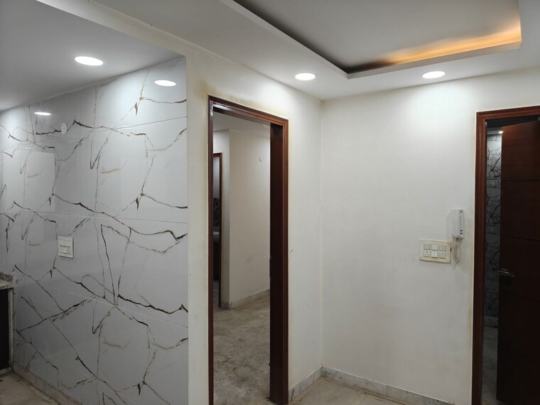 Room, majlis park 3 Bedroom 75 Sq.Yd. Builder Floor In Majlis Park Delhi 10502627