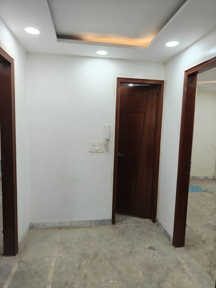 Nearby, majlis park 3 Bedroom 75 Sq.Yd. Builder Floor In Majlis Park Delhi 10502627