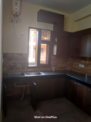 Kitchen in 2.5 BHK Builder Floor at Orchid Island, Sector 51 – for Rent
