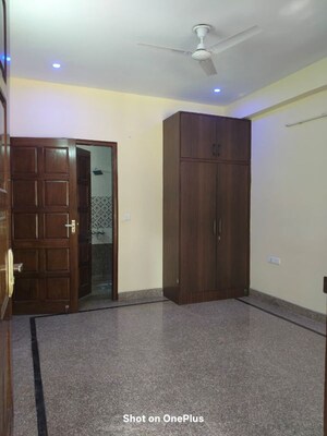 Room in 2.5 BHK Builder Floor at Orchid Island, Sector 51 – for Rent