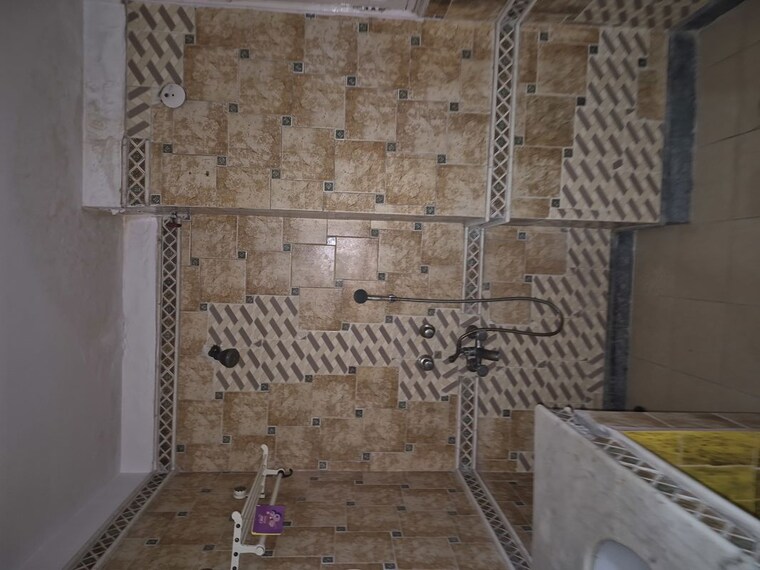 Bathroom, mayur vihar 3.5 Bedroom 1350 Sq.Ft. Apartment In Mayur Vihar Delhi 10502798