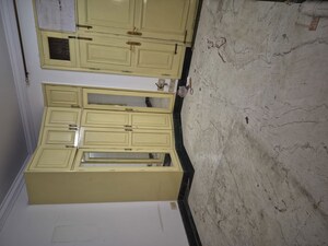 Furnished Amenities in 3.5 BHK Apartment at Mayur Vihar – for Rent