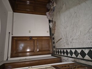 Furnished Amenities in 3.5 BHK Apartment at Mayur Vihar – for Rent