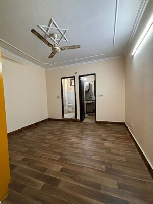 Room in 1 BHK Builder Floor at Chattarpur – for Rent