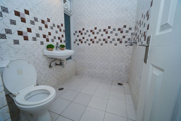 Bathroom, jm-florance 3 Bedroom 1417 Sq.Ft. Apartment In Tech Zone 4 Greater Noida Greater Noida 10502834