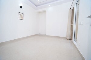 Room in 3 BHK Apartment at JM Florance, Tech Zone 4 Greater Noida – for Sale
