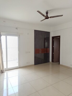 Room in 3 BHK Apartment at Eldeco Live By The Greens, Sector 150 – for Sale