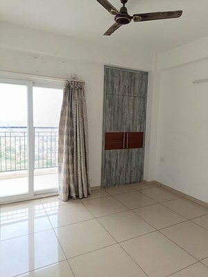Room in 3 BHK Apartment at Eldeco Live By The Greens, Sector 150 – for Sale