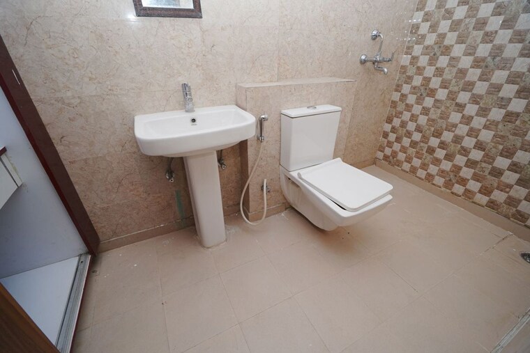 Bathroom, emenox-la-solara 3 Bedroom 1365 Sq.Ft. Apartment In Sector 16 Greater Noida Greater Noida 10502856