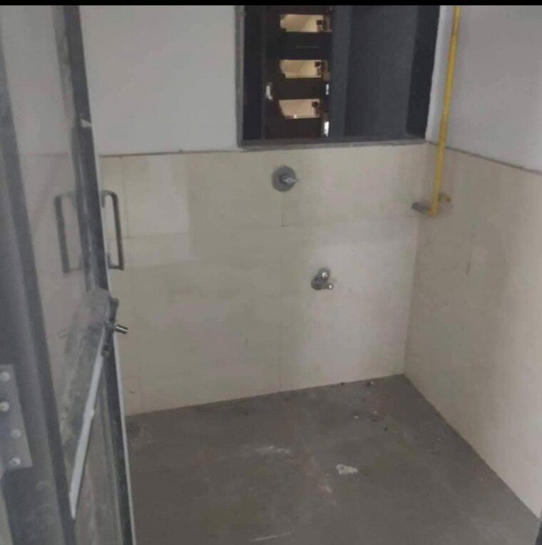 Bathroom, swastik-heights 3 Bedroom 170 Sq.Yd. Apartment In Near Vaishno Devi Circle On Sg Highway Ahmedabad 10502862