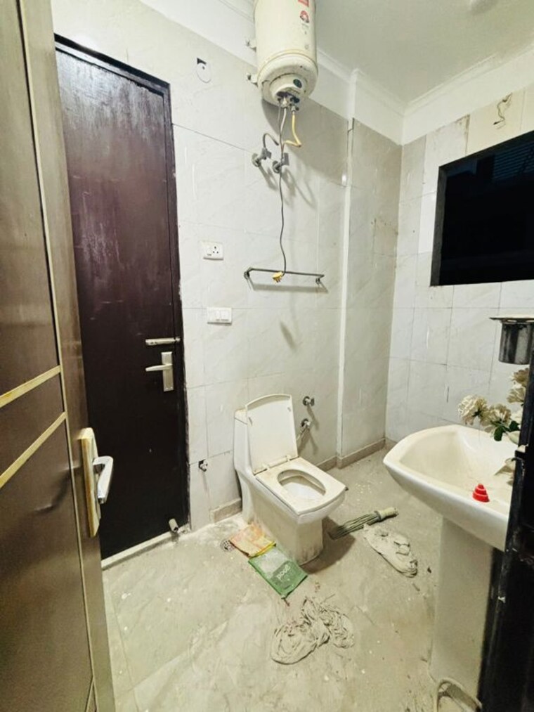 Bathroom, green fields colony 5 Bedroom 818 Sq.Yd. Villa In Green Fields Colony Faridabad 10502869