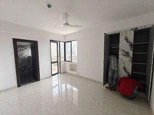 Room in 2.5 BHK Builder Floor at Trident Embassy Reso, Sector 1 Greater Noida – for Rent
