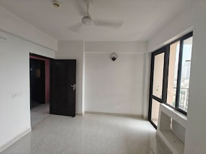 Room in 2.5 BHK Builder Floor at Trident Embassy Reso, Sector 1 Greater Noida – for Rent