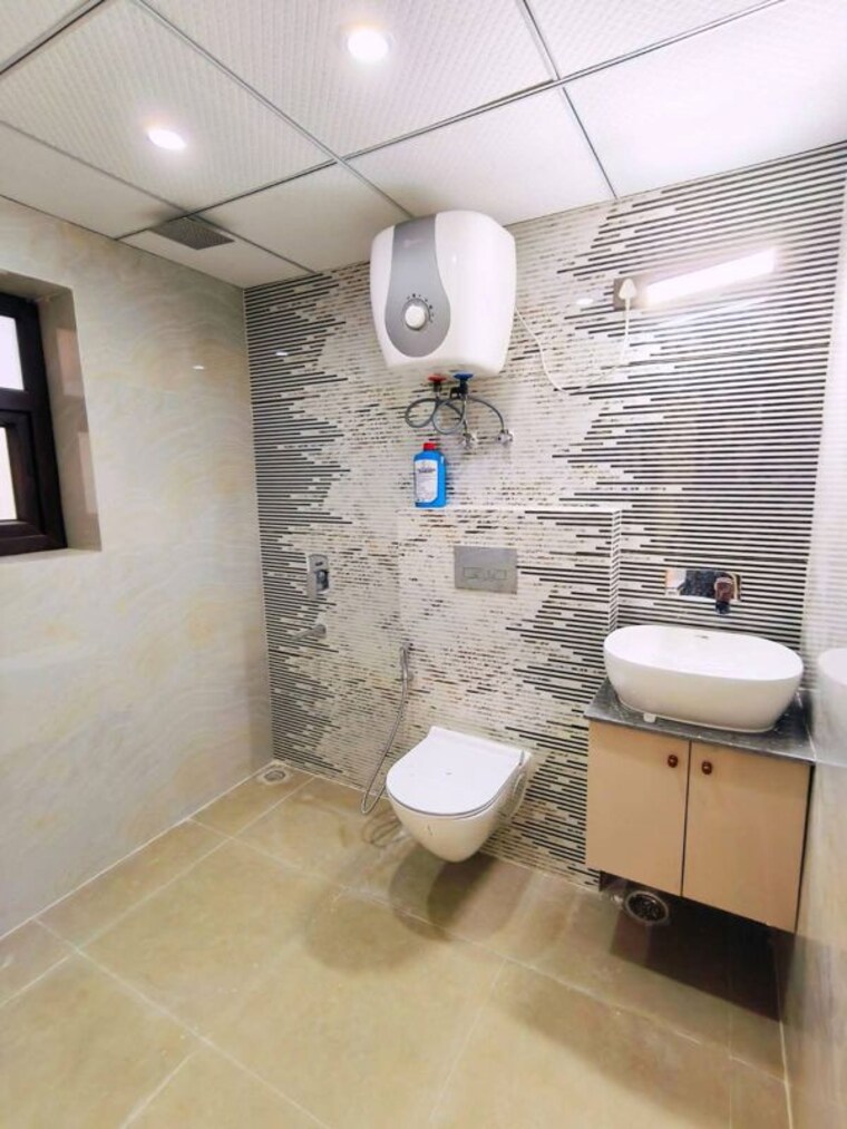 Bathroom, trident-embassy-reso 2.5 Bedroom 950 Sq.Ft. Apartment In Sector 1 Greater Noida Greater Noida 10502885