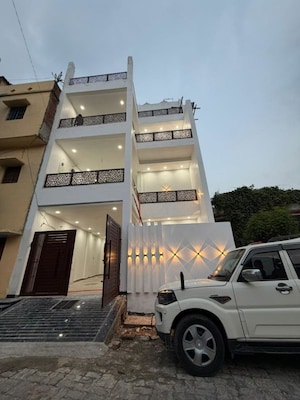 6 BHK Independent House For Rent in Vineet Khand