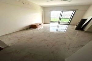 Master Bedroom in 2 BHK Apartment at Majestique Towers East Phase 1, Kharadi – for Rent