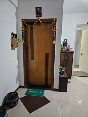 Furnished Amenities in 2 BHK Apartment at Kamgar Putala Vasahat – for Rent