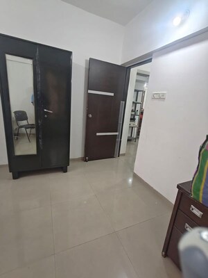 Room in 2 BHK Apartment at Kamgar Putala Vasahat – for Rent
