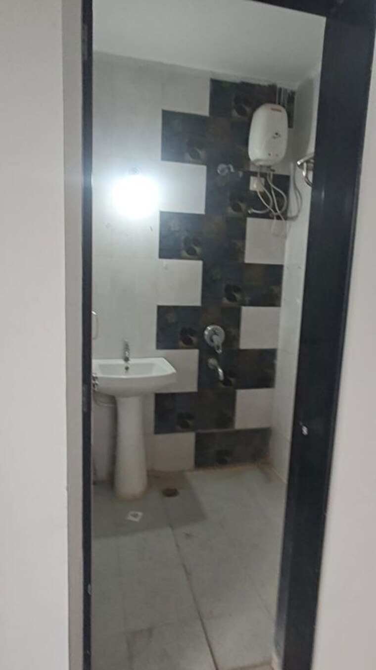 Bathroom, kamgar putala vasahat 2 Bedroom 1209 Sq.Ft. Apartment In Kamgar Putala Vasahat Pune 10502890
