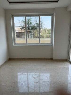 Room in 3.5 BHK Apartment at Ambience Creacions, Sector 22 – for Rent