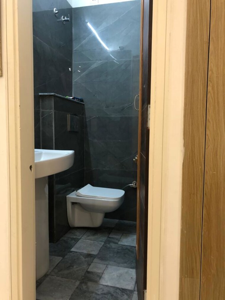 Bathroom, aura-homes 3 Bedroom 1500 Sq.Ft. Apartment In Patiala Road Zirakpur 10502910
