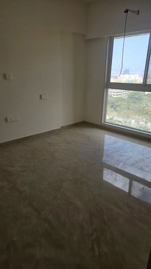 Room in 3 BHK Apartment at Solitaire Building, Chembur – for Sale