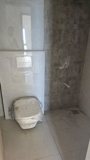 Bathroom in 3 BHK Apartment at Solitaire Building, Chembur – for Sale
