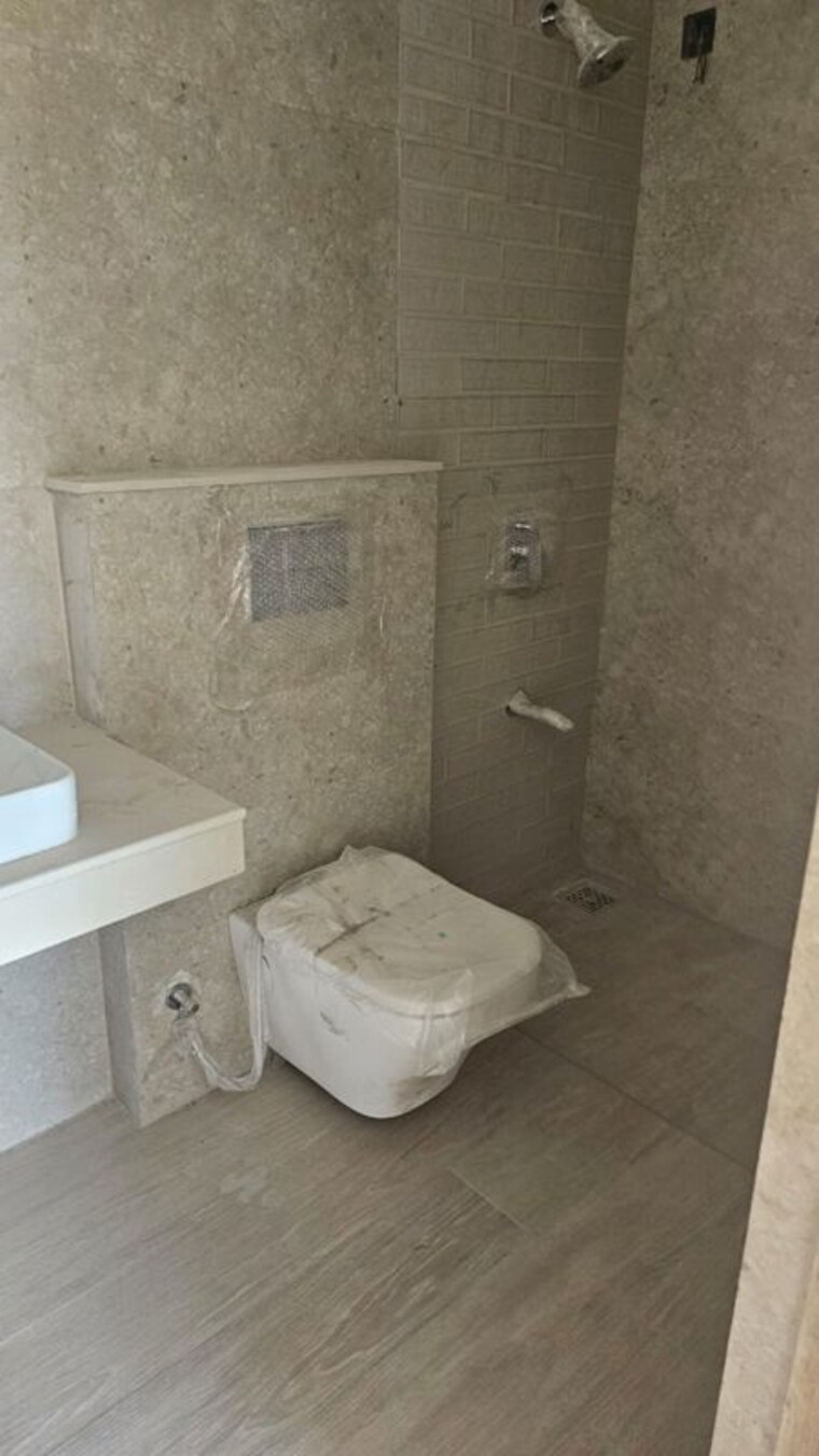 Bathroom, solitaire-building 3 Bedroom 1400 Sq.Ft. Apartment In Chembur Mumbai 10502911