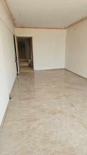 Room in 3 BHK Apartment at Solitaire Building, Chembur – for Sale