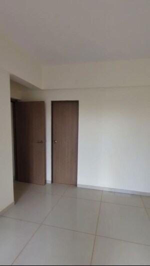 Room in 1 BHK Apartment at Godrej Nest Kandivali, Kandivali East – for Rent