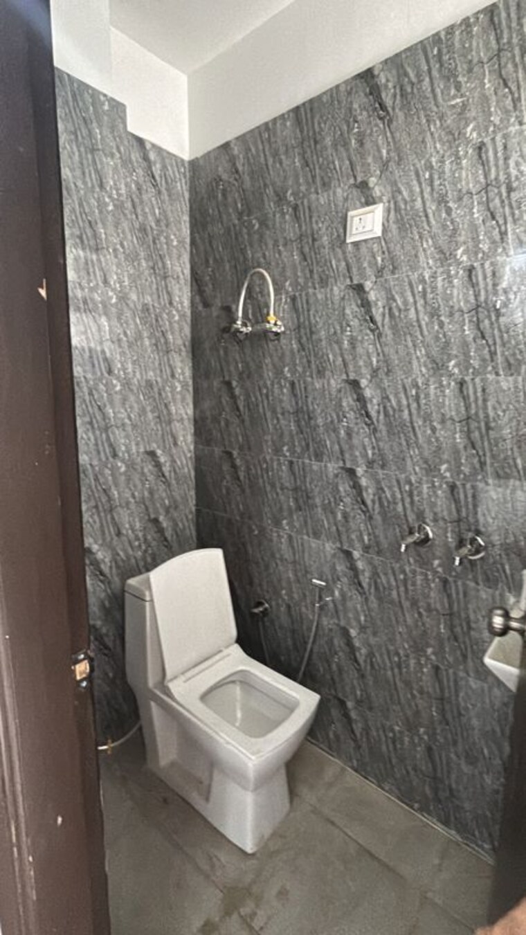 Bathroom, sector 110 2 Bedroom 800 Sq.Ft. Builder Floor In Sector 110 Gurgaon 10502947
