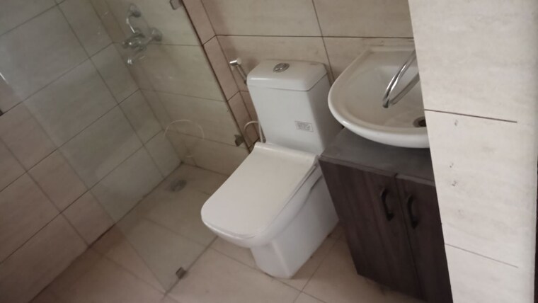 Bathroom, tata-eureka-park 3 Bedroom 1575 Sq.Ft. Apartment In Sector 150 Noida 10502951